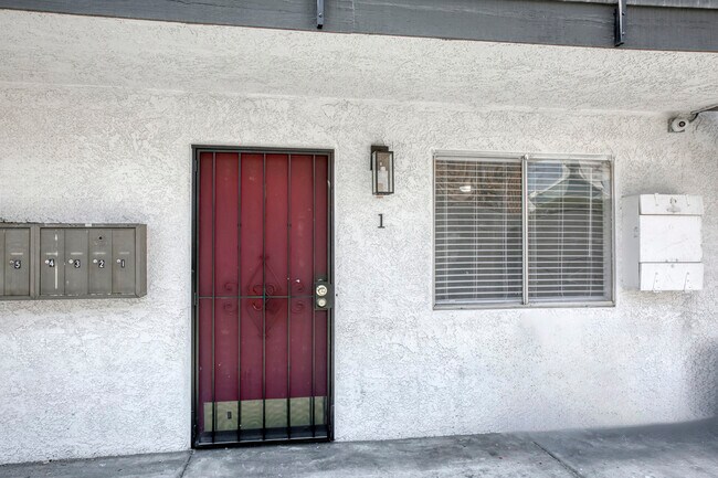More details for 317 S 9th St, Las Vegas, NV - Multifamily for Sale