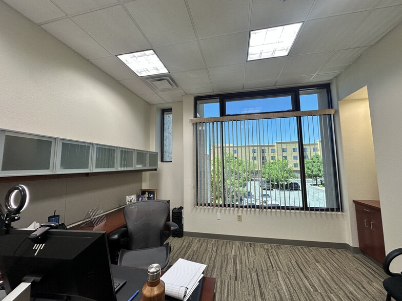 5470 kietzke Ln, Reno, NV for lease - Interior Photo - Image 3 of 19