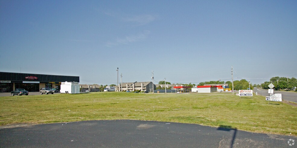 W Houston St, Broken Arrow, OK à vendre - Photo du bâtiment - Image 3 de 3