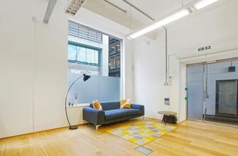 11A Curtain Rd, Londres à louer Photo intérieure- Image 2 de 3