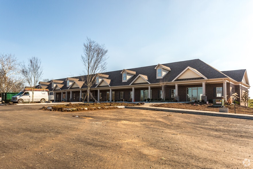 1528 Hunt Club Blvd, Gallatin, TN for lease - Building Photo - Image 3 of 8