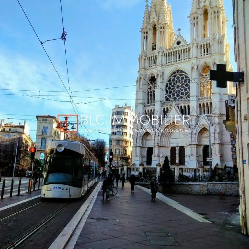 Retail in Marseille for lease Building Photo- Image 1 of 2