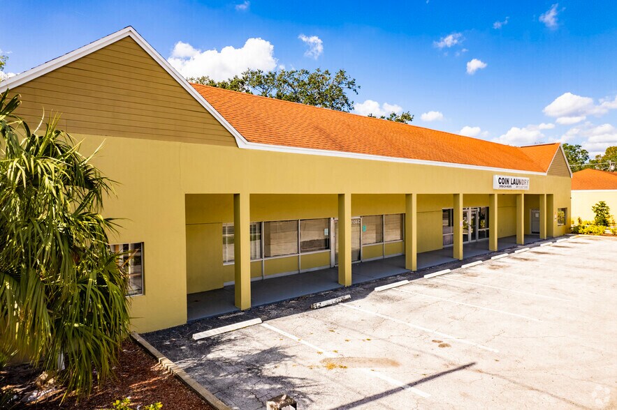 13106 N Florida Ave, Tampa, FL à louer - Photo du bâtiment - Image 3 de 10