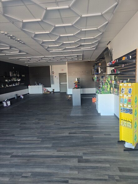 2109 W Bay St, Savannah, GA à louer - Photo du bâtiment - Image 2 de 7