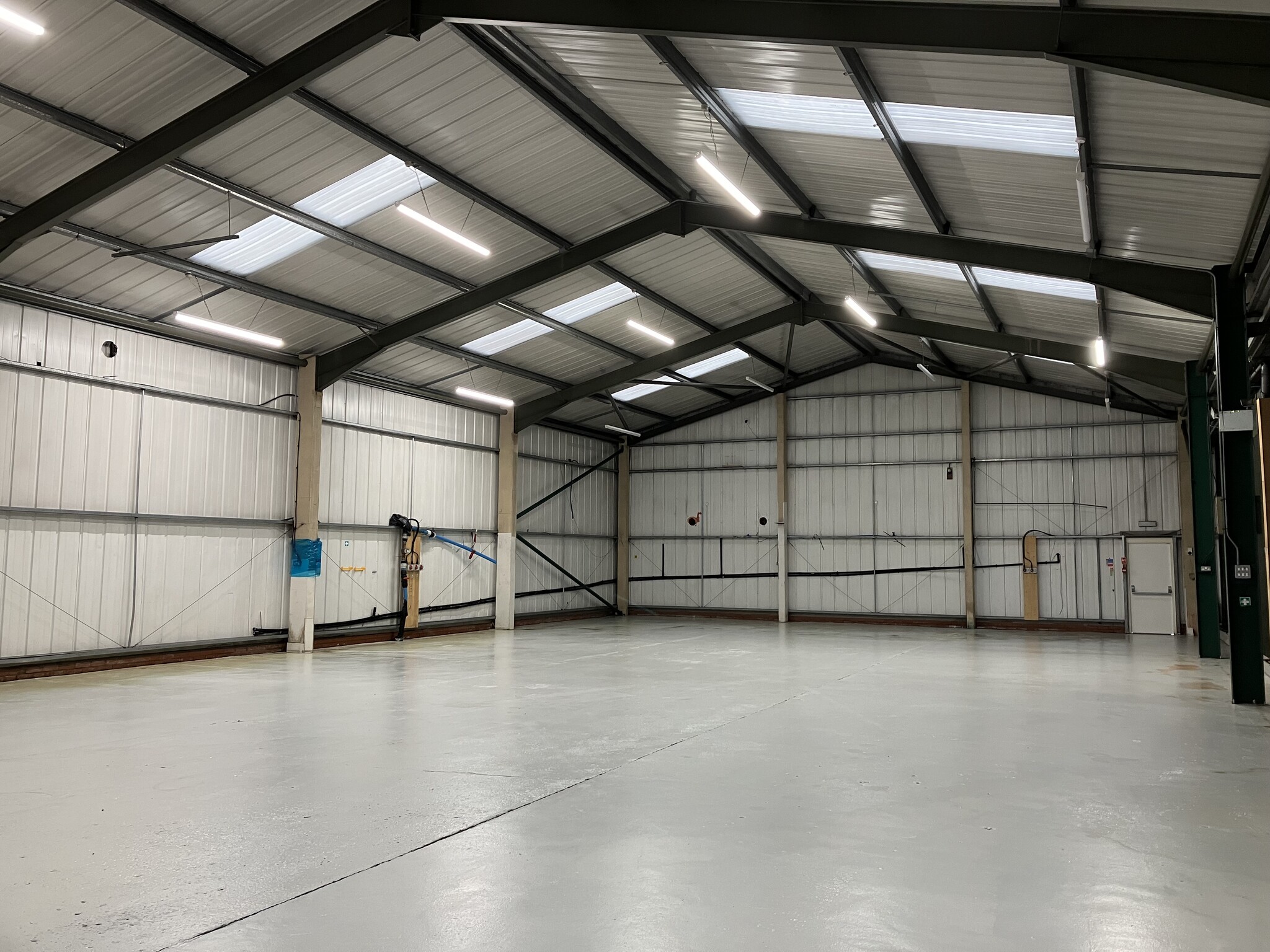 York Rd, York for lease Interior Photo- Image 1 of 2