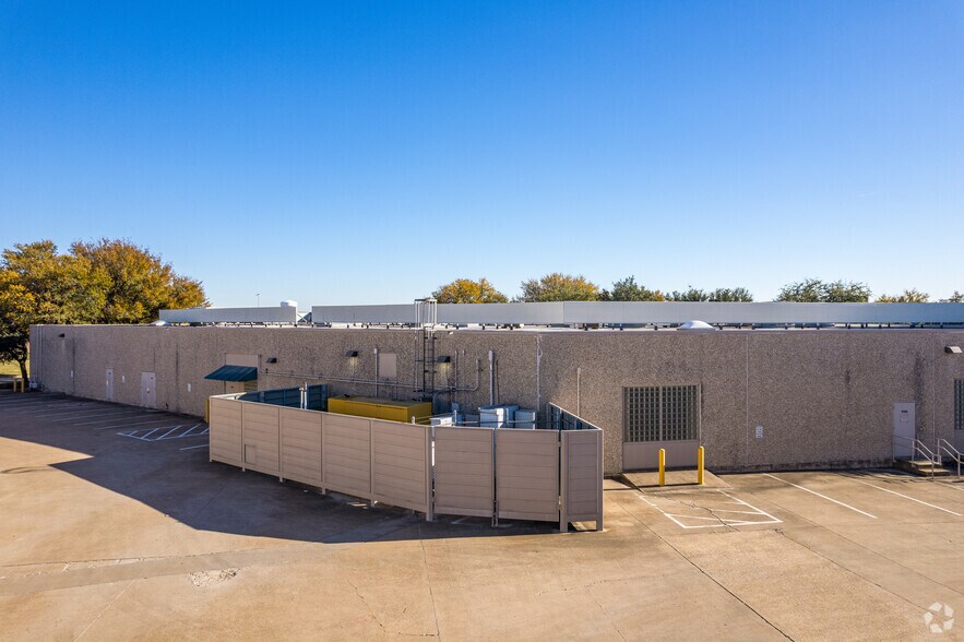 6000 Campus Circle Dr W, Irving, TX à louer - Photo du bâtiment - Image 3 de 7