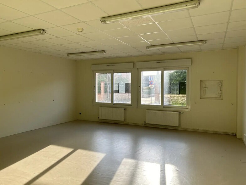 Bureau dans Chartres à louer - Photo du bâtiment - Image 3 de 7