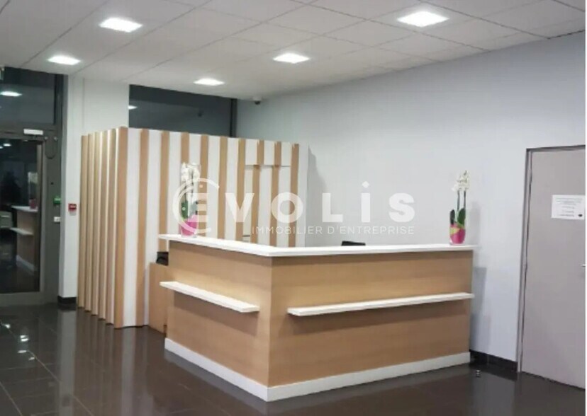 215 Avenue Georges Clemenceau, Nanterre for lease - Building Photo - Image 2 of 10