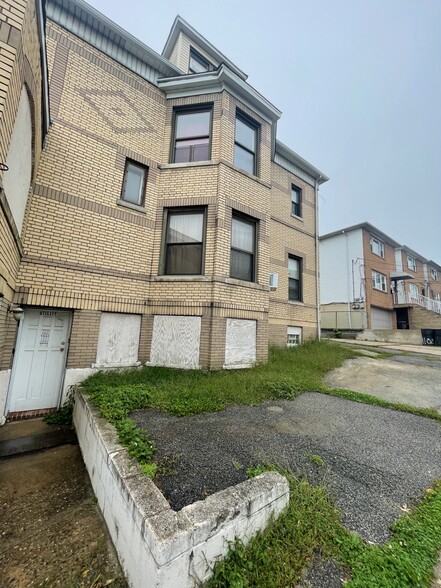 9102 Bergenwood Ave, North Bergen, NJ à vendre - Photo du b timent - Image 2 de 34