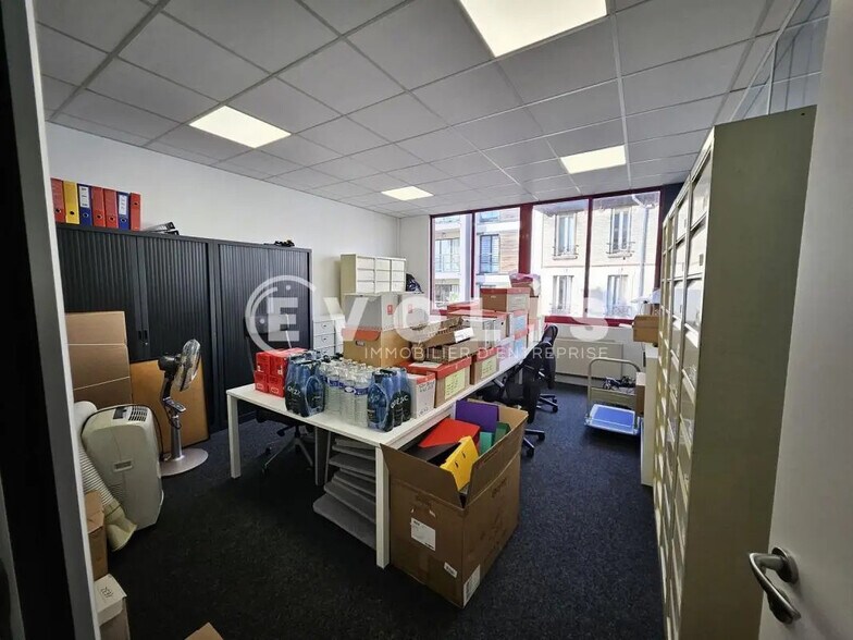 Office in Montrouge for lease - Interior Photo - Image 2 of 8