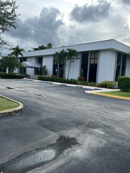 15127 Jog Rd, Delray Beach, FL à louer - Photo du bâtiment - Image 3 de 4