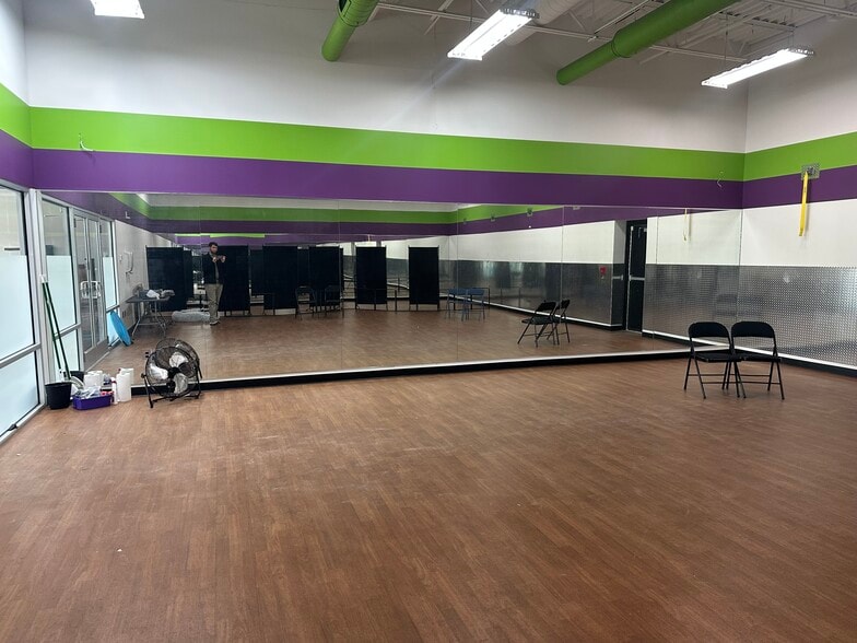 3166-3180 Richmond Rd, Lexington, KY for lease - Interior Photo - Image 3 of 16