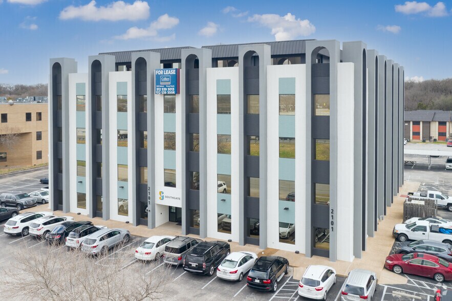 2101 S Interstate 35, Austin, TX à louer - Photo du bâtiment - Image 1 de 7