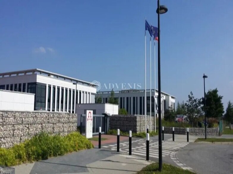 Bureau dans Élancourt à louer - Photo du bâtiment - Image 1 de 5