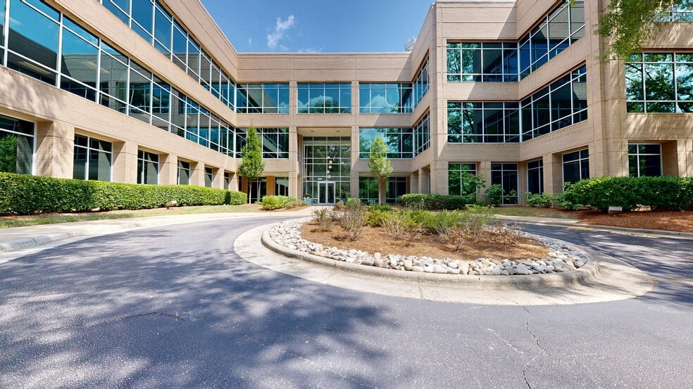 6501 Weston Pky, Cary, NC for lease - Building Photo - Image 1 of 5