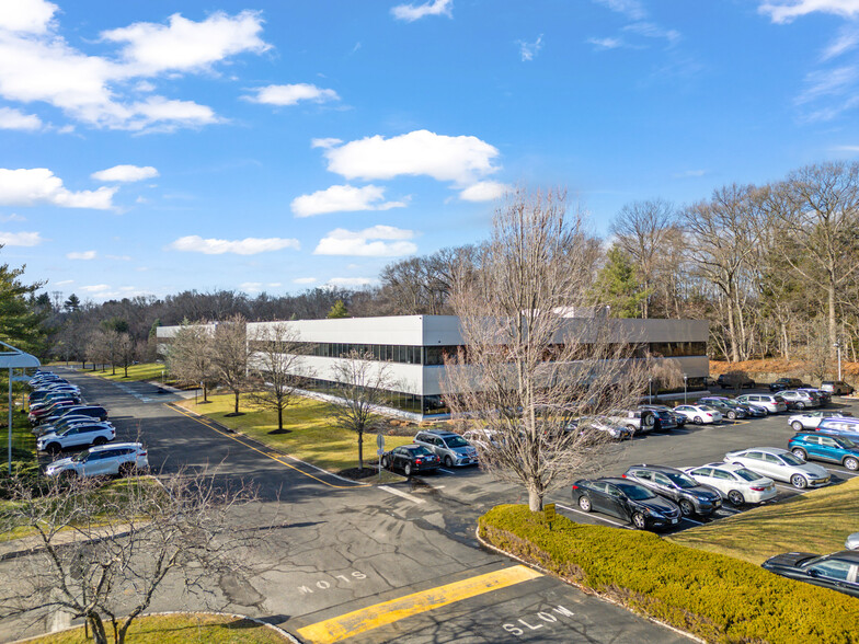 50 Chestnut Ridge Rd, Montvale, NJ à louer - Photo du bâtiment - Image 3 de 31