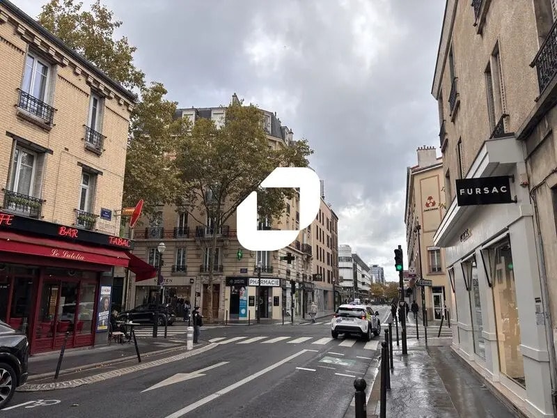 Office in Boulogne-Billancourt for lease Building Photo- Image 1 of 2