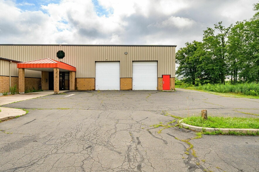 6 Industrial Rd, Windsor Locks, CT for sale - Building Photo - Image 2 of 12