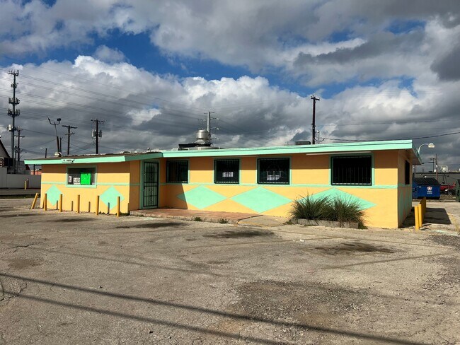 Plus de détails pour 93 Shasta Ave, San Antonio, TX - Commerce de détail à vendre