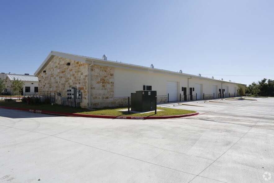 1011 S Heatherwilde Blvd, Pflugerville, TX à louer - Photo du bâtiment - Image 2 de 2