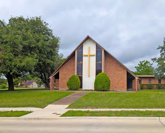 5915 Singing Hills Dr, Dallas, TX à vendre - Photo du bâtiment - Image 2 de 13