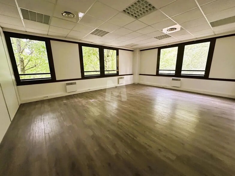 Office in Orsay for lease - Interior Photo - Image 3 of 4