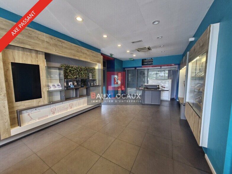 Retail in Marignane for lease - Interior Photo - Image 1 of 6