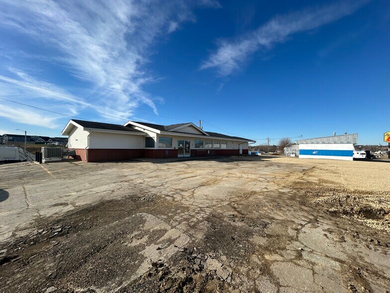 201 W Highway 30, Toledo, IA à vendre - Photo du bâtiment - Image 2 de 7