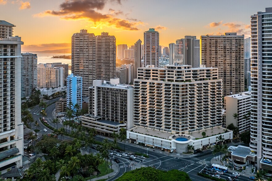 1860 Ala Moana Blvd, Honolulu, HI à louer - Photo du bâtiment - Image 2 de 6