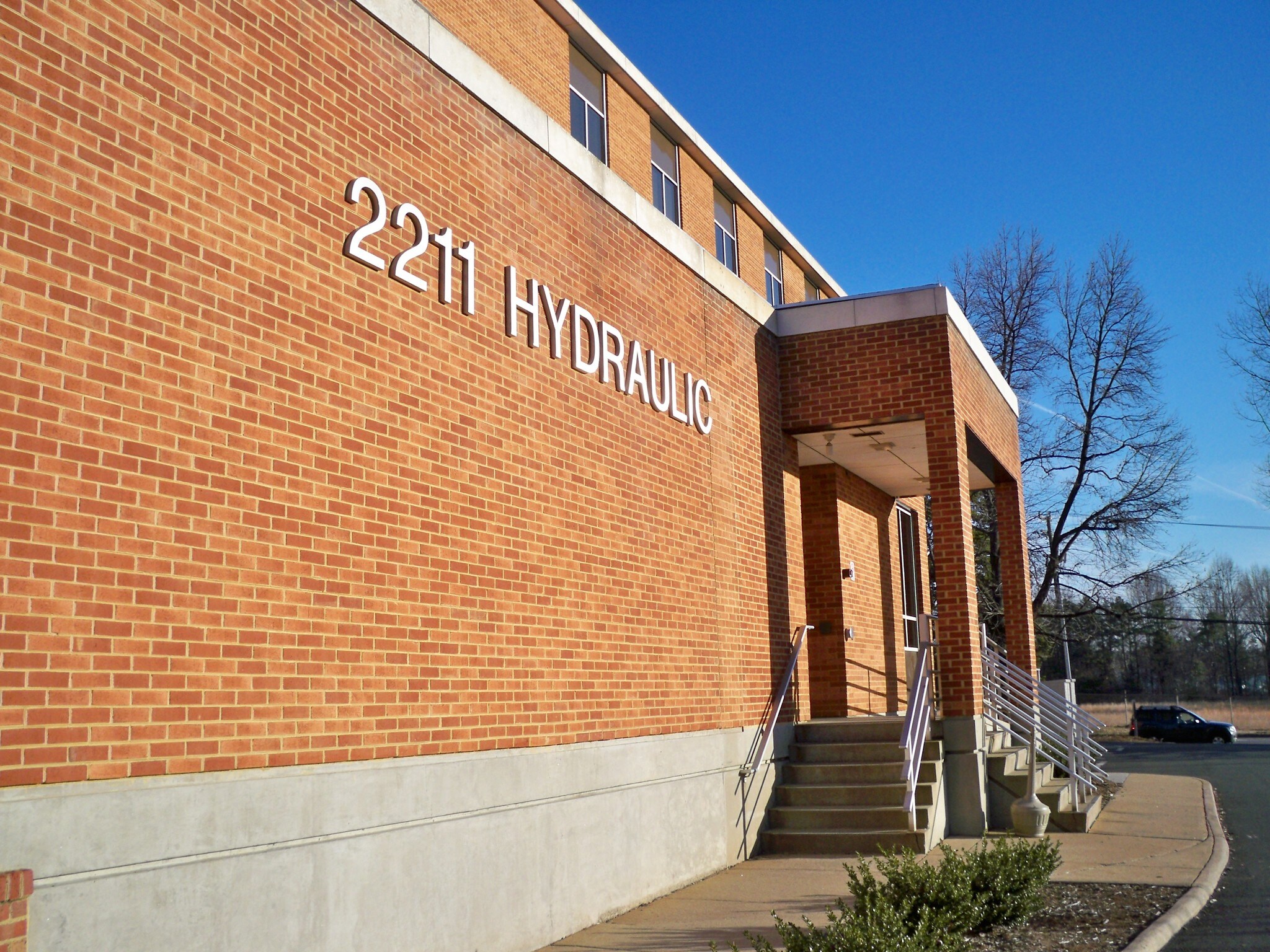 2211 Hydraulic Rd, Charlottesville, VA à louer Photo du bâtiment- Image 1 de 4