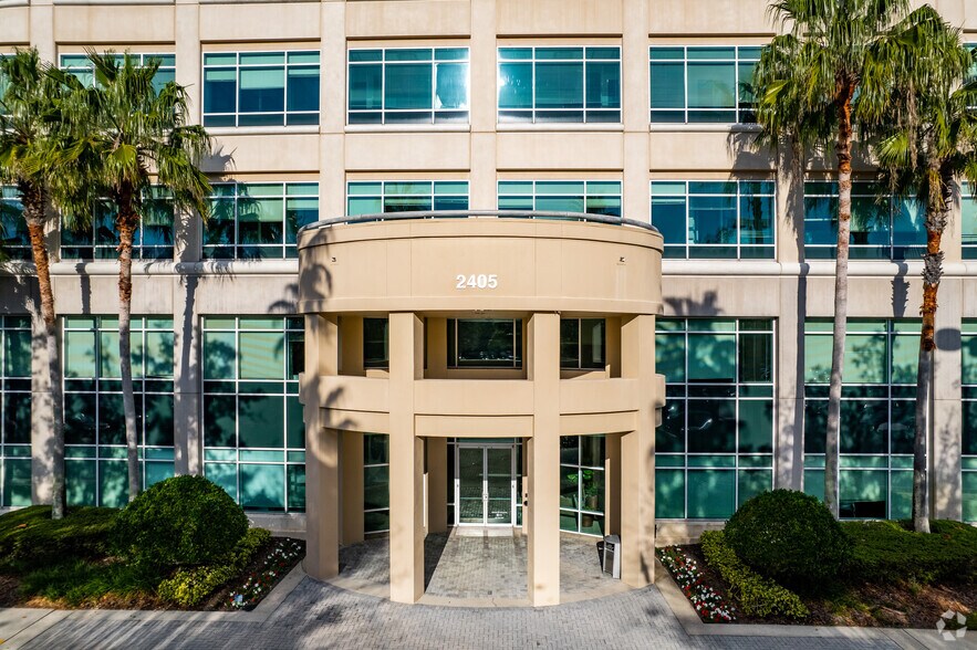 2405 Lucien Way, Maitland, FL à louer - Photo du bâtiment - Image 2 de 6