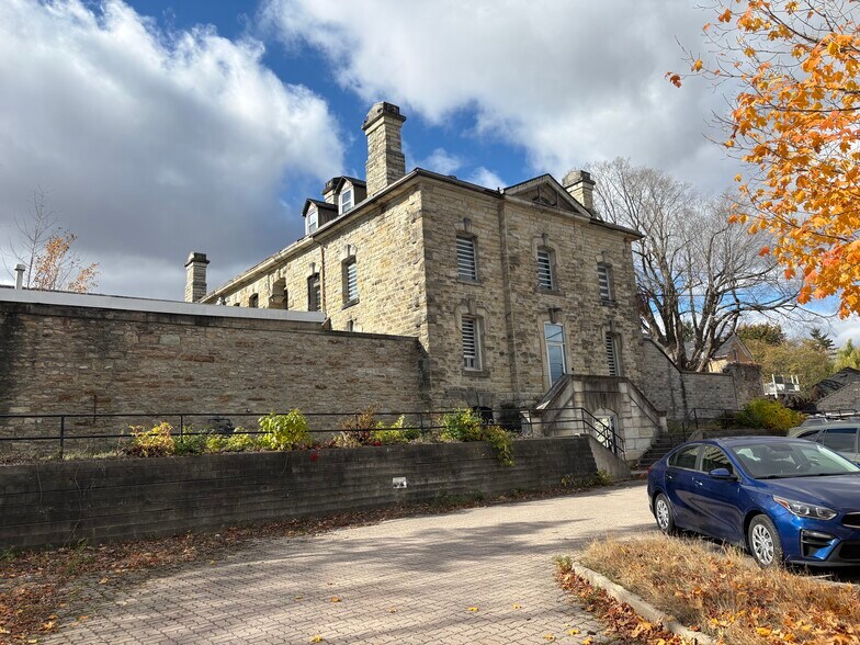 62 Beckwith Rue E, Perth, ON à vendre - Photo du bâtiment - Image 2 de 14
