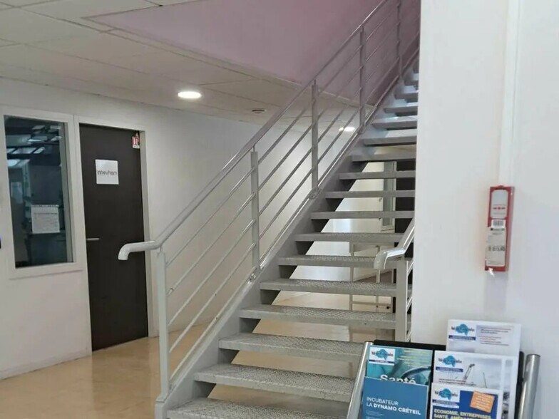 Office in Créteil for lease - Interior Photo - Image 3 of 3