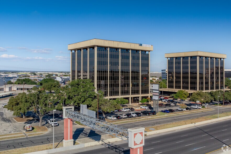 901 NE Loop 410, San Antonio, TX à vendre - Photo principale - Image 1 de 24