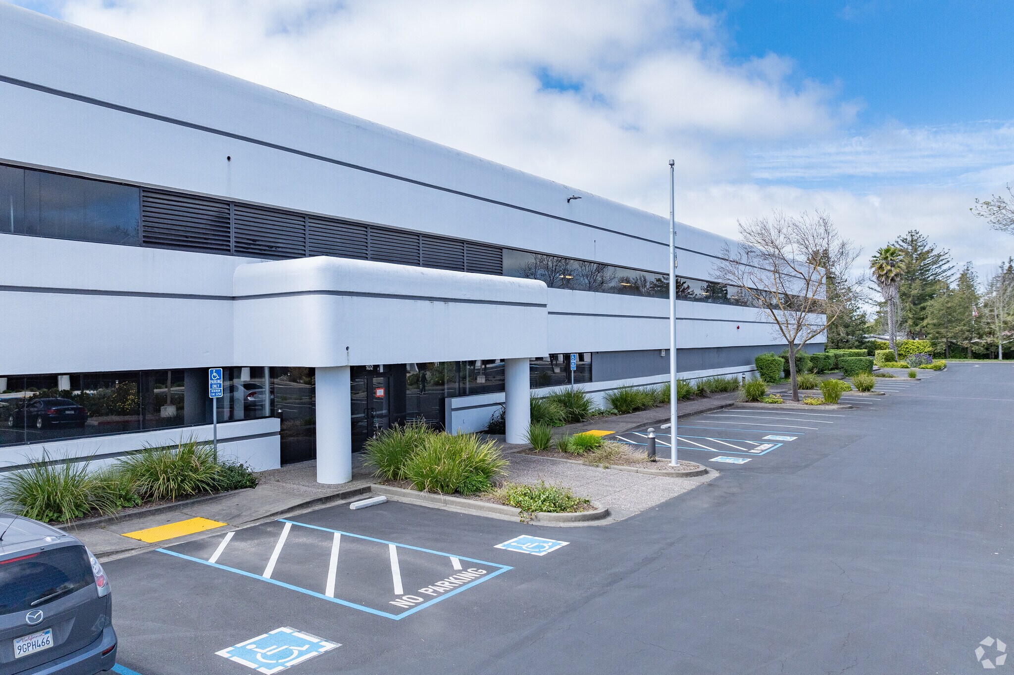 755 & 775 Southpoint Blvd portfolio of 2 properties for sale on LoopNet.ca Primary Photo- Image 1 of 3