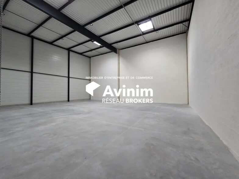 Industriel dans Osny à louer - Photo intérieure - Image 2 de 8