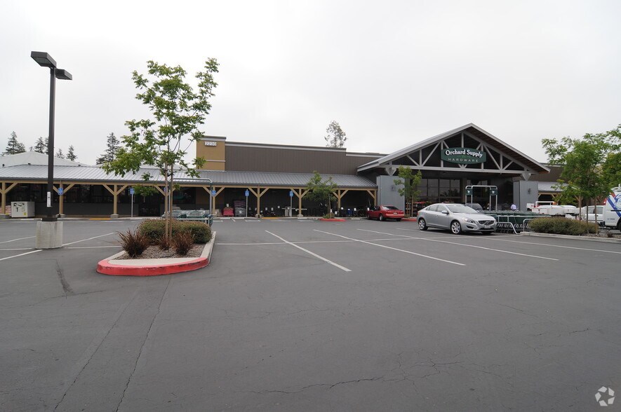 2230 Cleveland Ave, Santa Rosa, CA à louer - Photo du bâtiment - Image 3 de 5