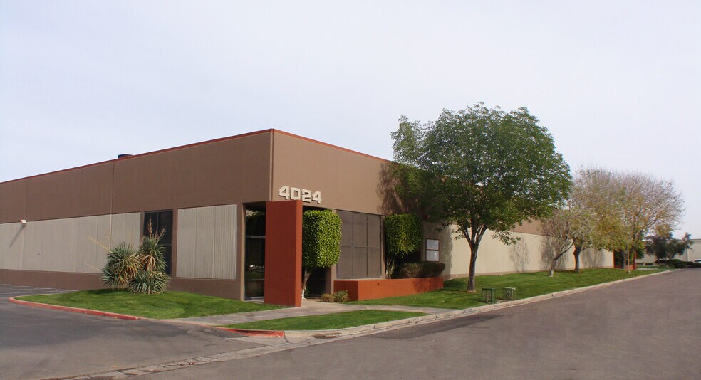 4014 E Broadway Rd, Phoenix, AZ à louer - Photo du bâtiment - Image 3 de 11