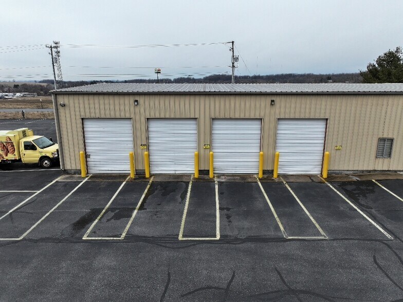 27 Feick Industrial Dr, Hamburg, PA à vendre - Photo du bâtiment - Image 2 de 6
