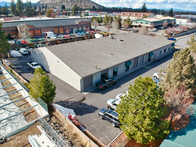 2525 NE Twin Knolls Dr, Bend, OR for lease - Building Photo - Image 3 of 7