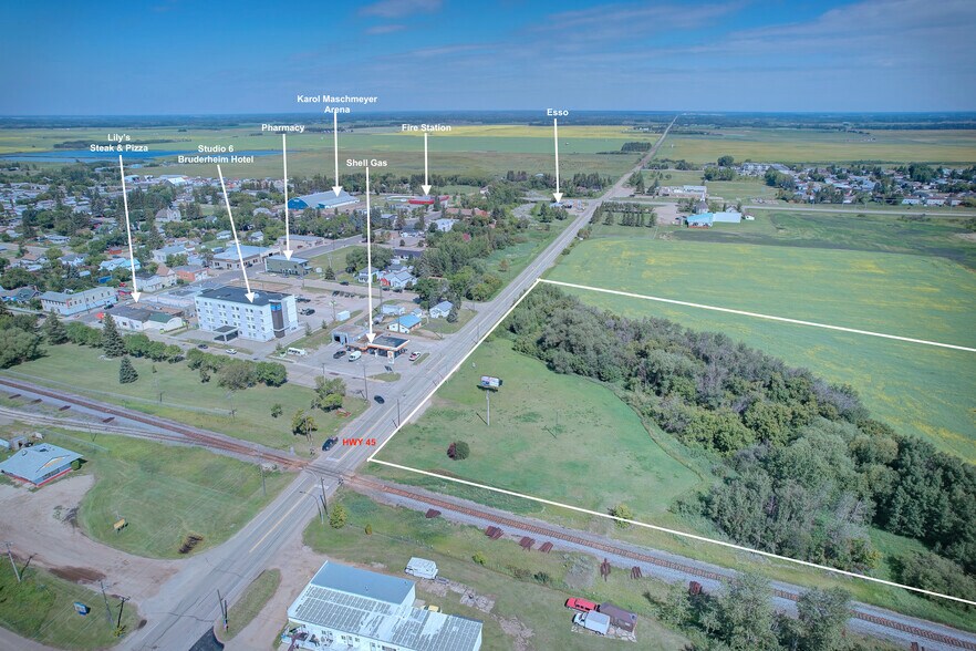 4703 47 St, Bruderheim, AB à vendre - Photo du bâtiment - Image 1 de 6