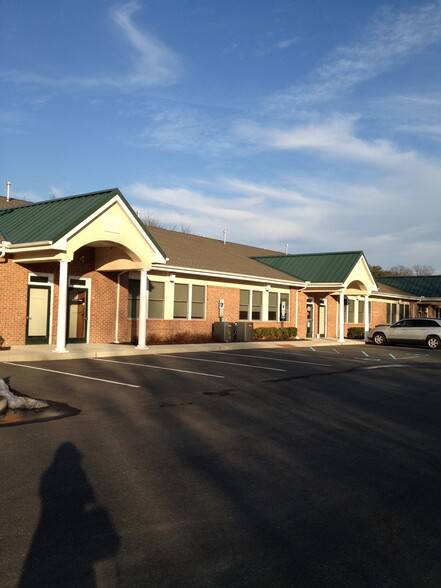 200 Creek Crossing Blvd, Hainesport, NJ for lease - Building Photo - Image 2 of 3