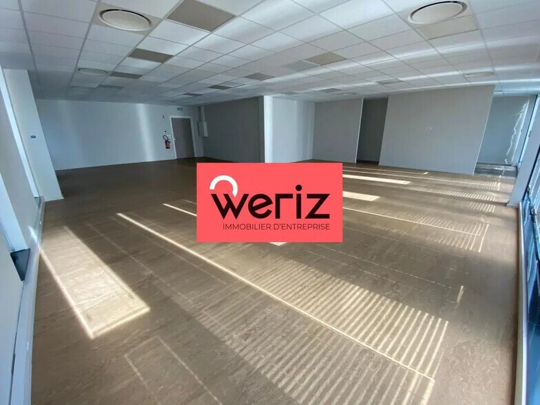 Office in Marseille for lease - Interior Photo - Image 3 of 11