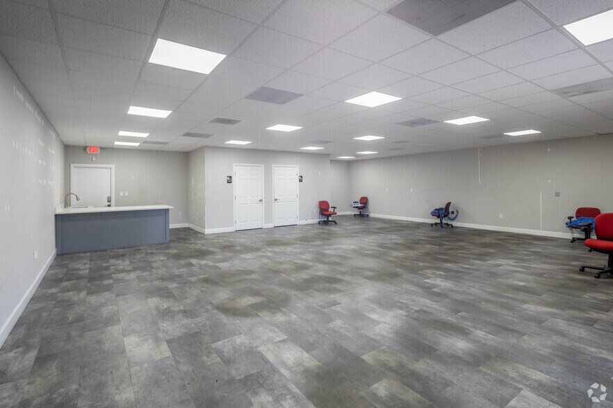 2318 US Highway 19, Holiday, FL for lease - Interior Photo - Image 2 of 8