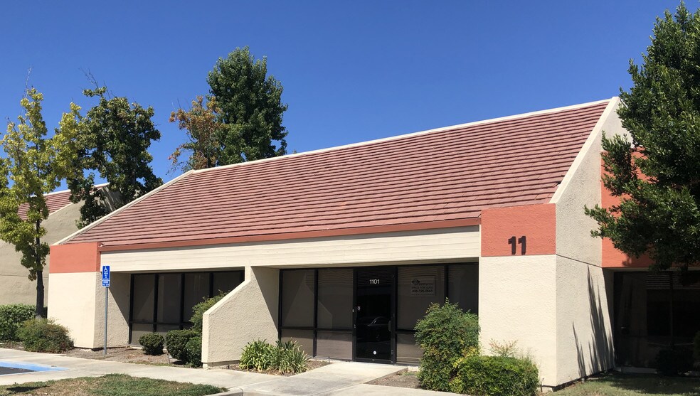 4701 Patrick Henry Dr, Santa Clara, CA à louer - Photo du bâtiment - Image 2 de 3