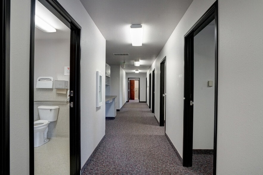 2815 Willetta St SW, Albany, OR for lease - Interior Photo - Image 2 of 15