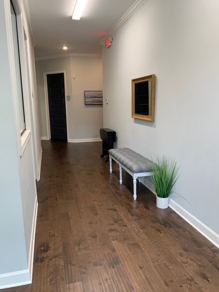 7947 Players Forest Dr, Memphis, TN for lease - Interior Photo - Image 3 of 13