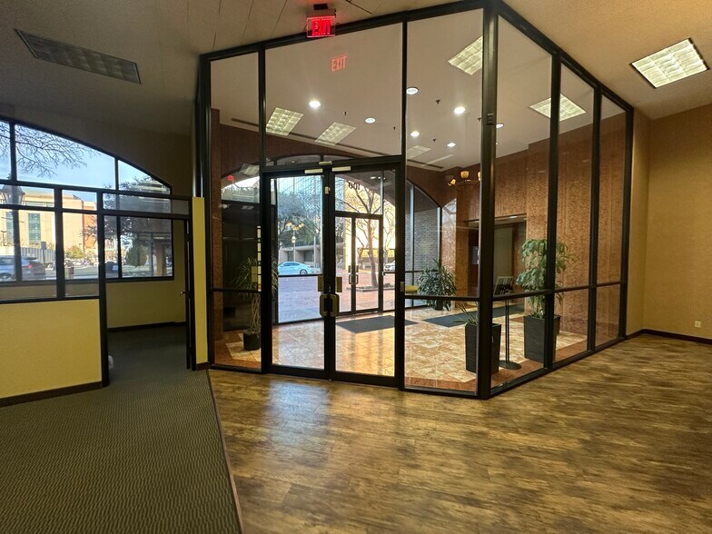 100 Main St, Fort Worth, TX à louer - Hall d’entrée - Image 2 de 20