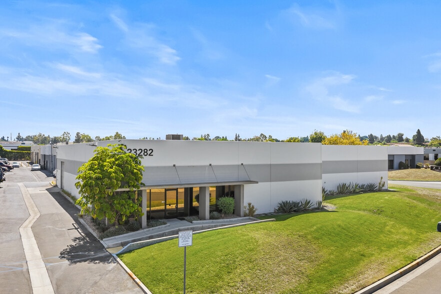 23282 Peralta Dr, Laguna Hills, CA à vendre - Photo du bâtiment - Image 2 de 92