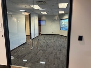 4580 Weaver Pky, Warrenville, IL for lease Interior Photo- Image 2 of 14